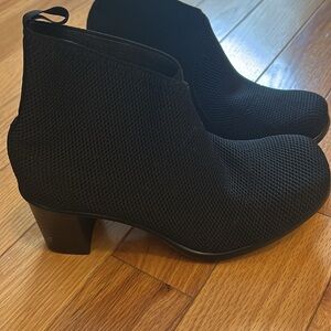 Elegant Black Ankle Boots